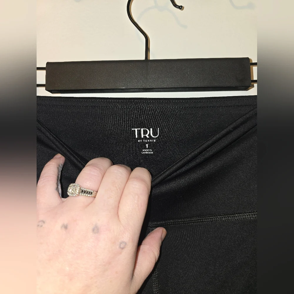 Torrid NWOT Tru By Torrid Full Length Side Pocket Active Leggings - Picture 9 of 9